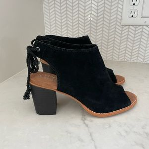 Tom’s Black Suede Open Toe Sandals